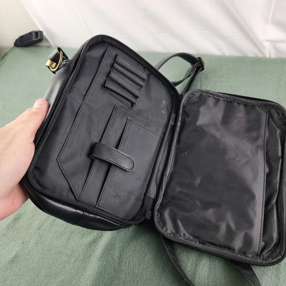 80s/90s Vintage Dopp Personal Travel‎ Messenger Crossbody Genuine Leather Black